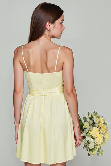Robe de demoiselle d’honneur junior courte en satin a-ligne à bretelles spaghetti